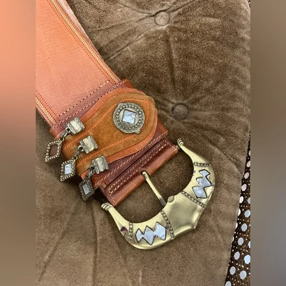 Vtg. Linea Pelle Made in Italy Wide Belt with Abalone Detail ?Large Women main image 4